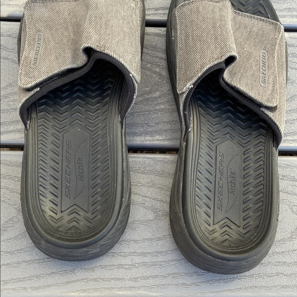 Skechers Men’s Arch Fit Motley Revelo Sandal Black & Gray Size 11